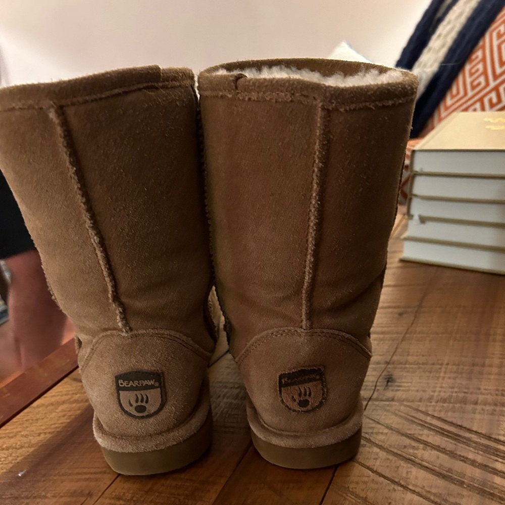 Bearpaw Elle Short 8 medium camel color, BARELY WORN, mint condition - Picture 2 of 5